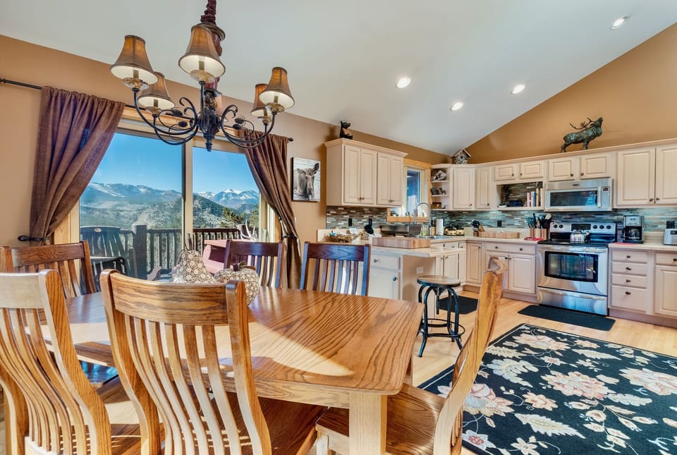 House, 3 Bedrooms | Dining