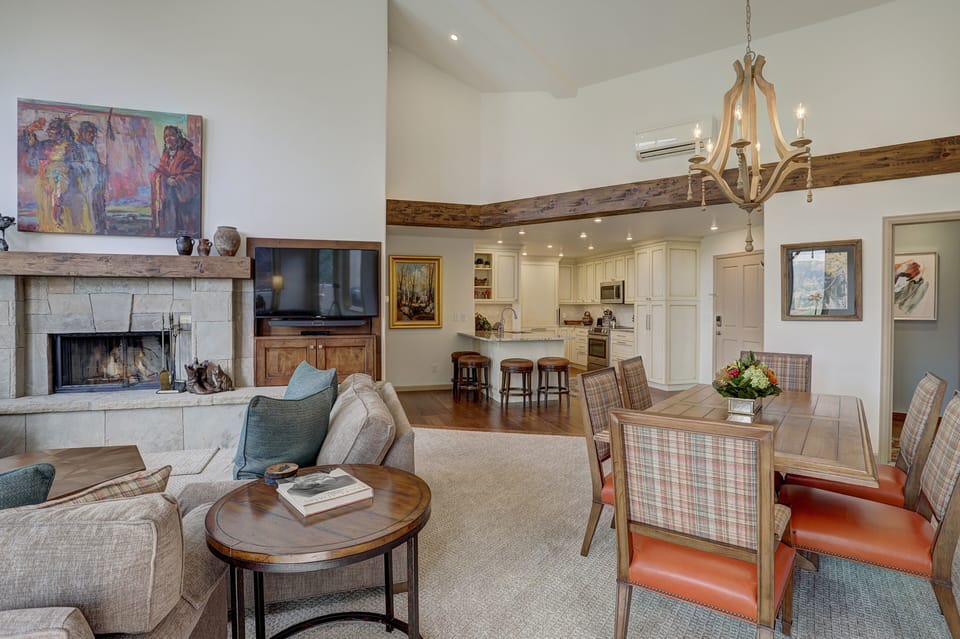 Condo, 2 Bedrooms | Living room