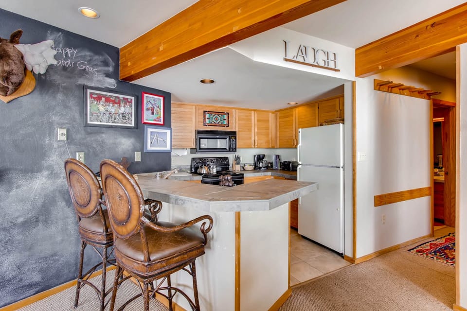 Condo, 2 Bedrooms | Private kitchen | Oven, coffee/tea maker