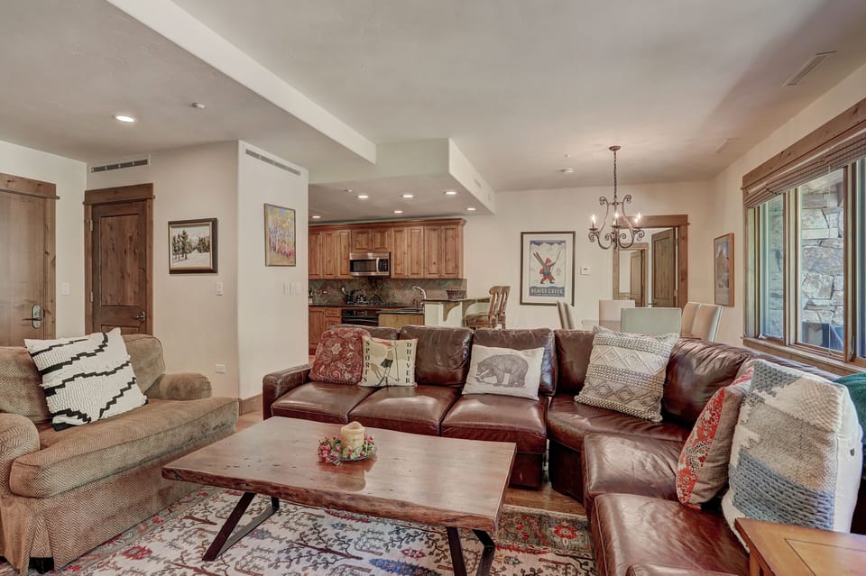 Condo, 3 Bedrooms | Living area