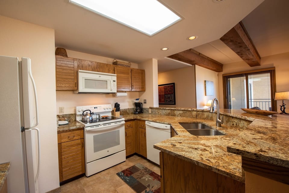 Condo, 2 Bedrooms | Private kitchen | Fridge, oven, coffee/tea maker