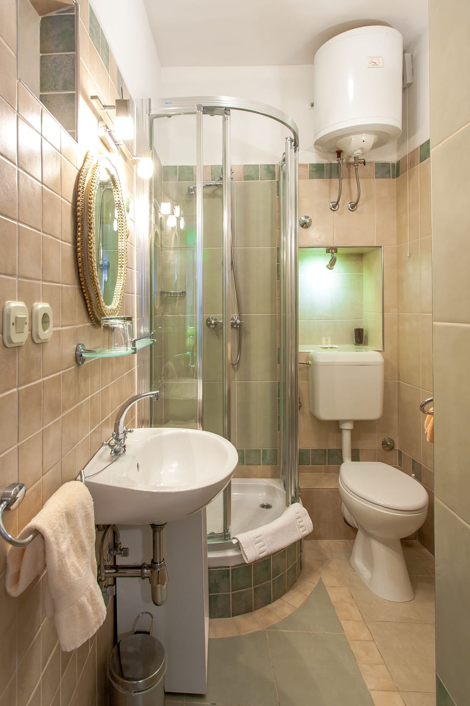 Standard Double Room | Bathroom | Towels