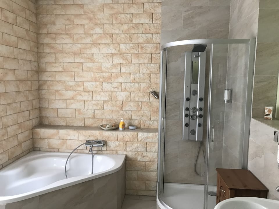 Basic Double Room, Private Bathroom (Externes Badezimmer) | Bathroom