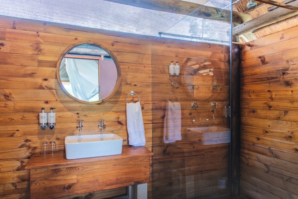 f) Safari Tent with en-suite Bathroom  | Bathroom | Shower, free toiletries, towels, toilet paper
