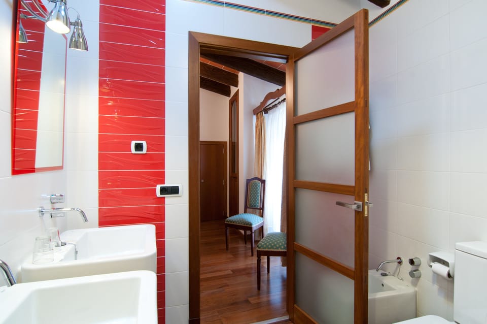 Double Room | Bathroom | Free toiletries, hair dryer, bathrobes, slippers