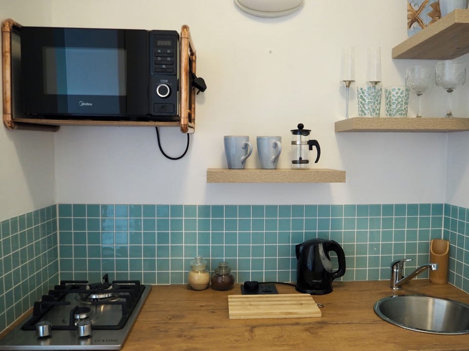 Deluxe Double Room | Private kitchen | Fridge, coffee/tea maker, electric kettle, highchair