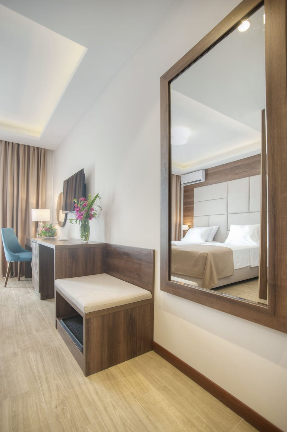 Double Room | Minibar, in-room safe, desk, blackout drapes