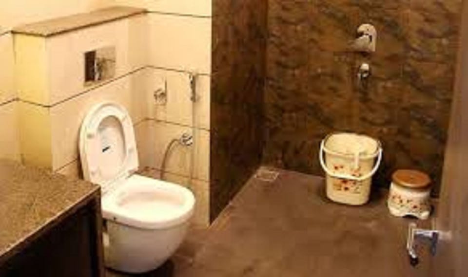 Superior Double Room, 1 Double Bed, Non Smoking | Bathroom | Shower, free toiletries