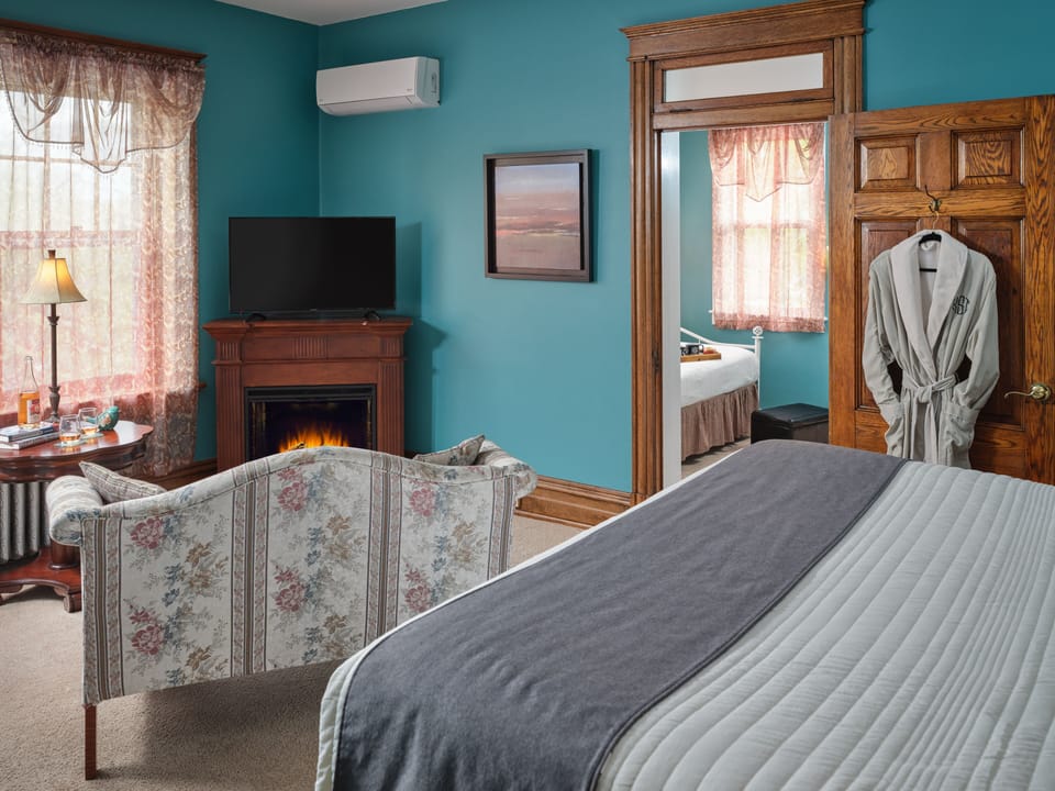 Grand Suite | Hypo-allergenic bedding, free WiFi, bed sheets