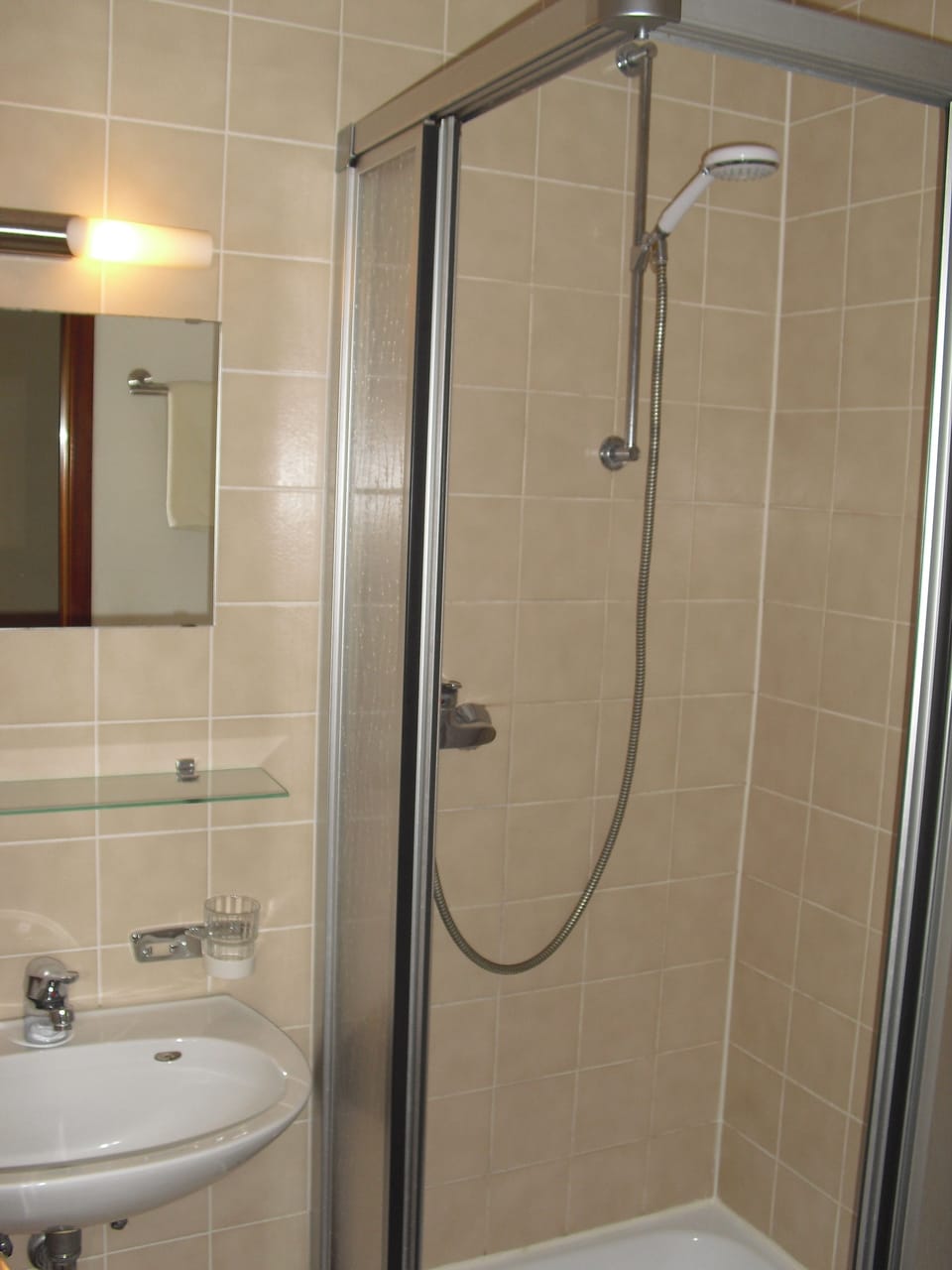 Single Room (5) | Bathroom | Shower
