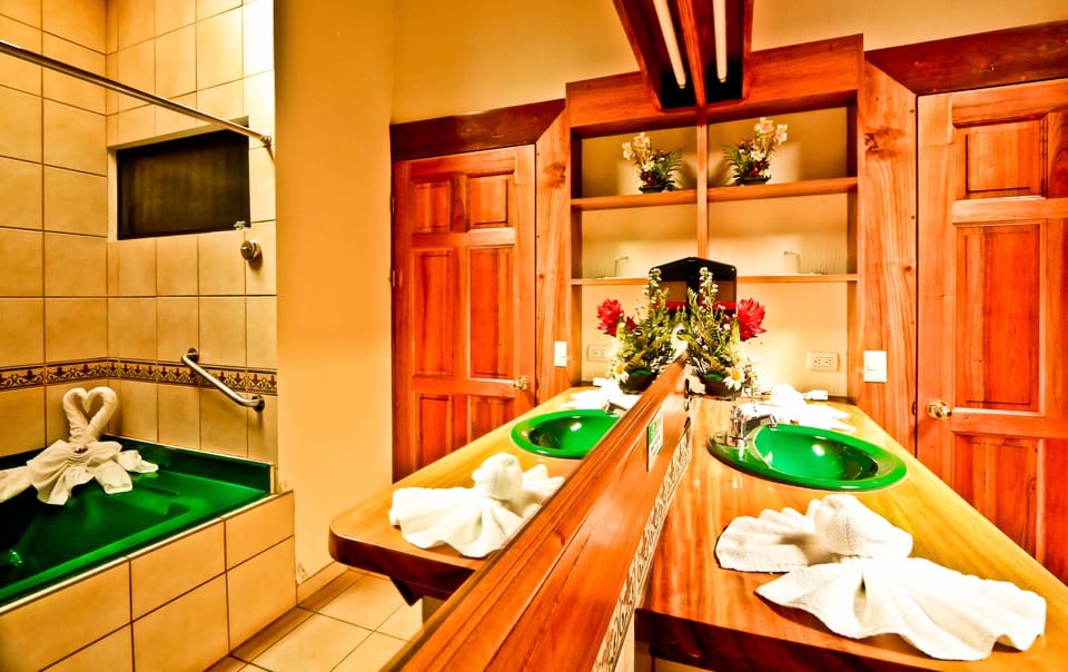 Superior Double Room, 2 Double Beds, Balcony, Garden View | Bathroom | Free toiletries, hair dryer, towels