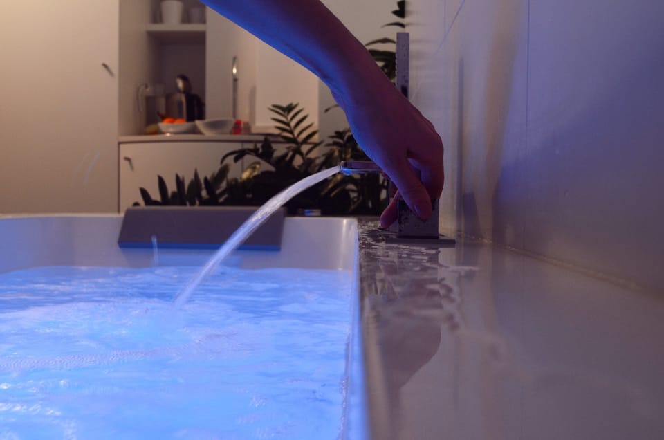 Indoor spa tub