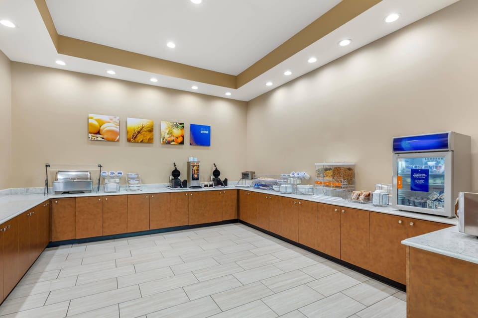 Free daily continental breakfast