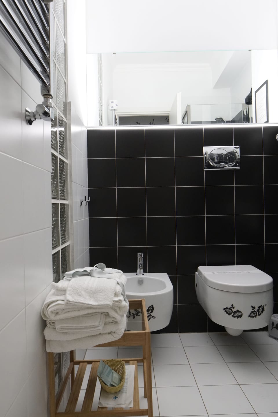 Double Room | Bathroom | Shower, free toiletries, hair dryer, slippers