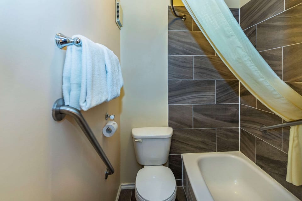 Standard Room, 2 Queen Beds, Non Smoking | Desk, iron/ironing board (on request), rollaway beds (surcharge)