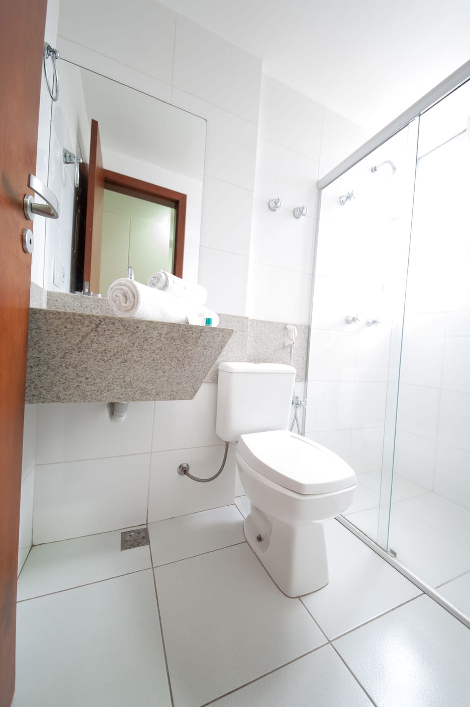 Shower, free toiletries, towels
