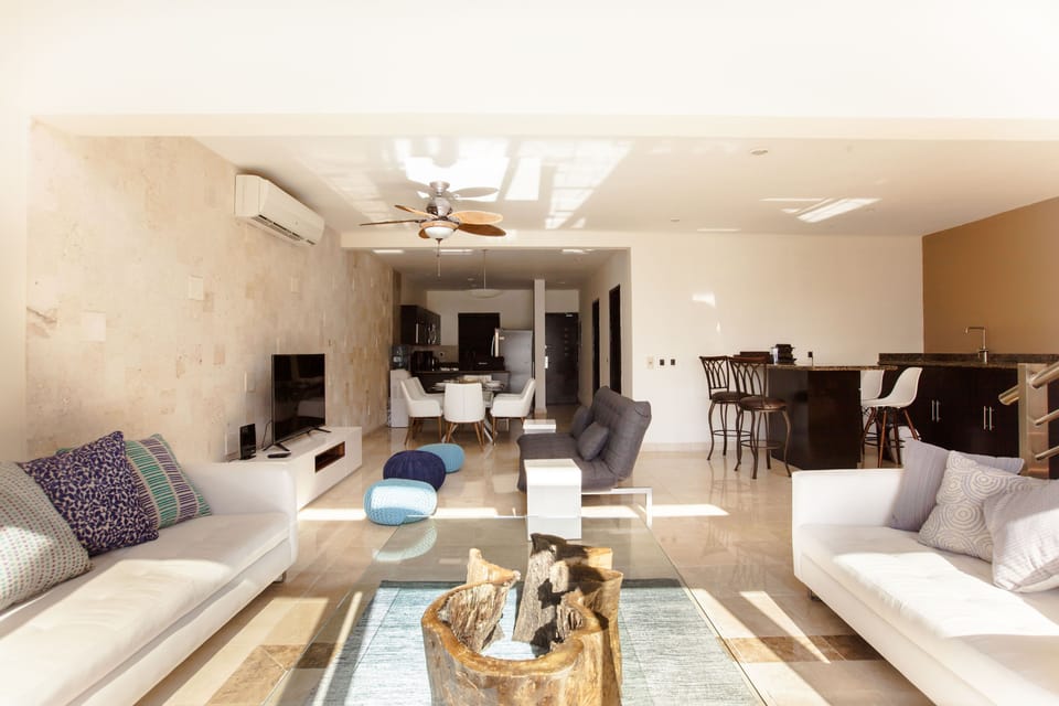 Deluxe Apartment | Living room | Flat-screen TV