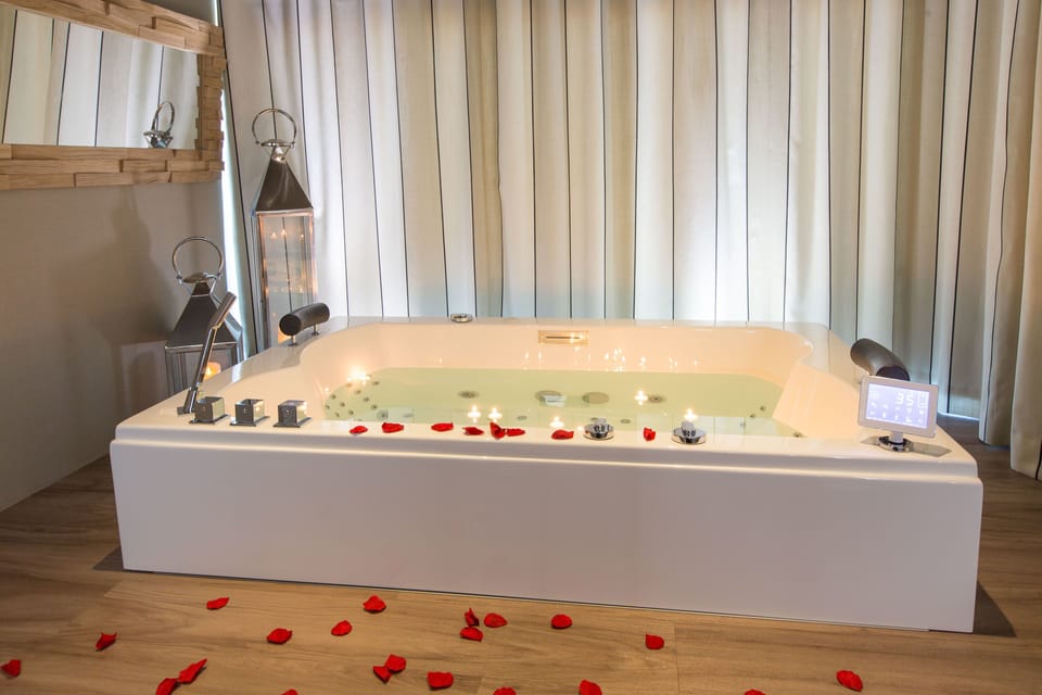 Couples treatment rooms, sauna, Turkish bath, body treatments