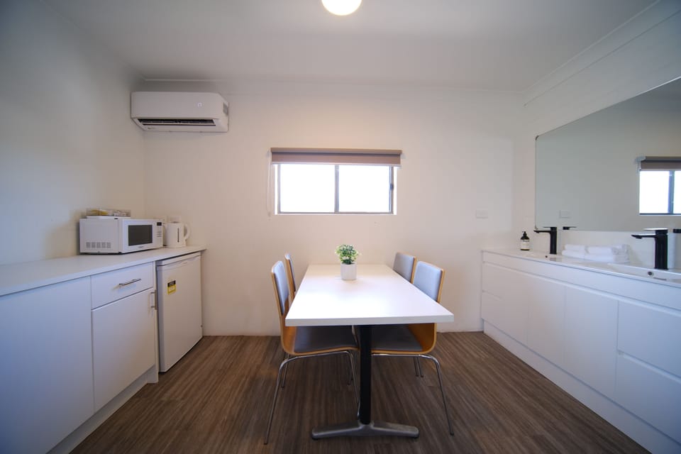Lakeside Family Room | Blackout drapes, soundproofing, iron/ironing board, free WiFi