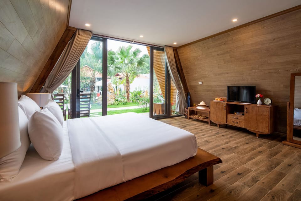 Luxury Duplex | Minibar, in-room safe, desk, blackout drapes