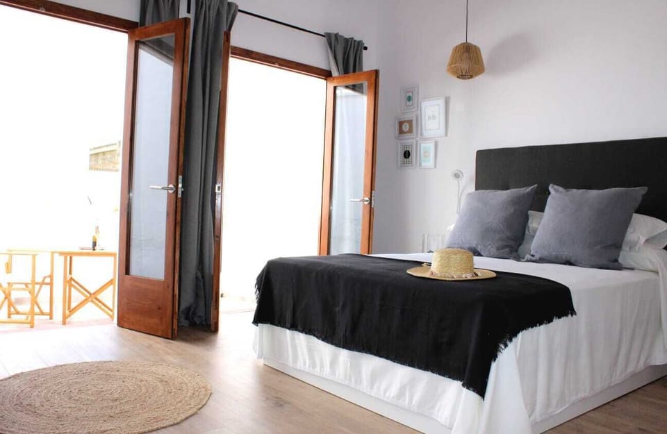 Comfort Room, Courtyard View | Premium bedding, memory foam beds, in-room safe, desk