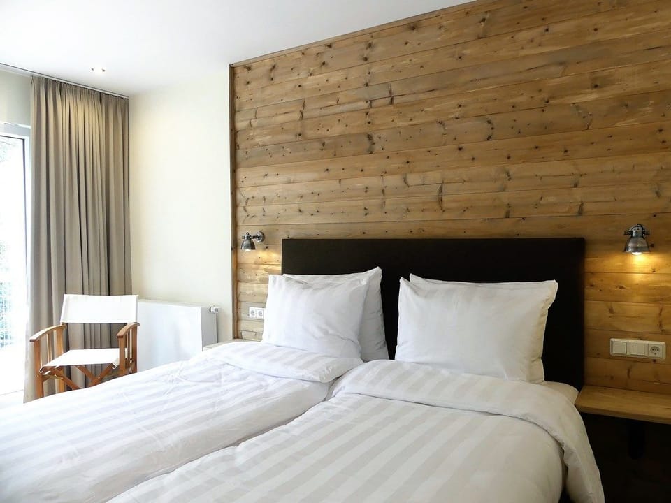 Premium bedding, in-room safe, desk, laptop workspace