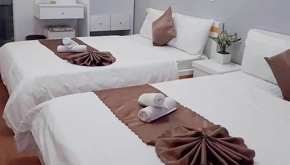 Minibar, desk, free WiFi, bed sheets