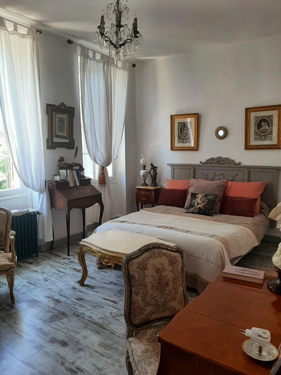Superior Double Room | Minibar, individually decorated, desk, iron/ironing board