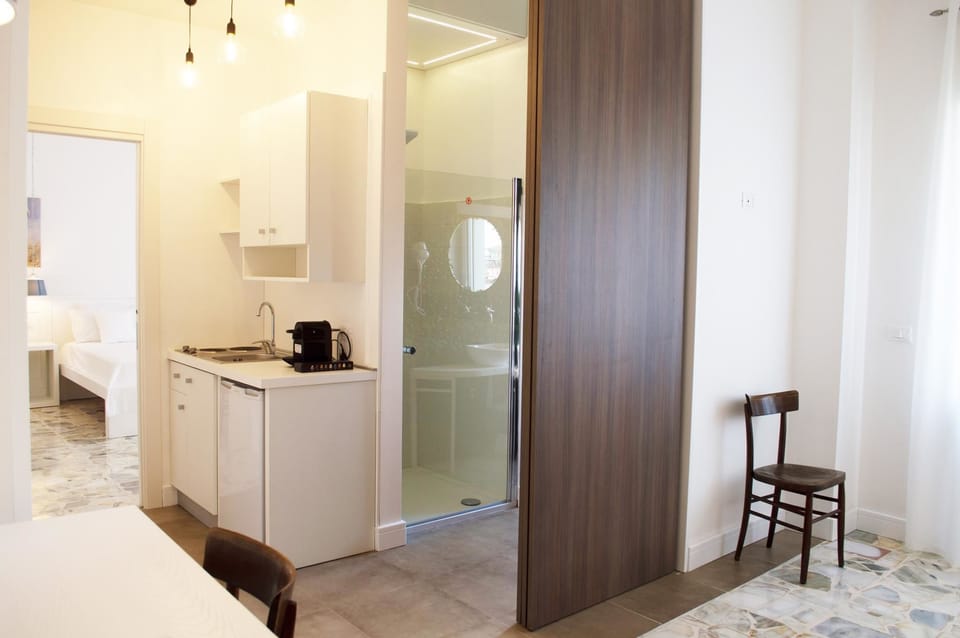 Deluxe Suite, Jetted Tub (Monet) | Private kitchenette | Electric kettle