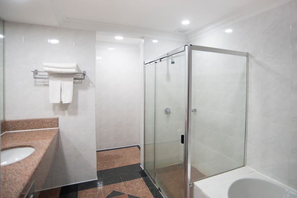 Junior Room | Bathroom | Combined shower/tub, deep soaking tub, free toiletries