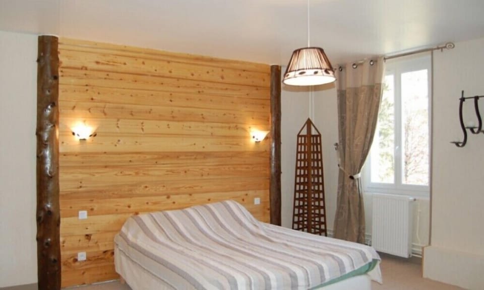 Double Room (Sapin) | Individually decorated, individually furnished, blackout drapes