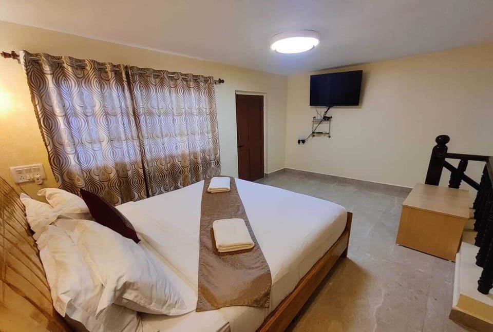 Standard Suite | Minibar, in-room safe, blackout drapes, free WiFi