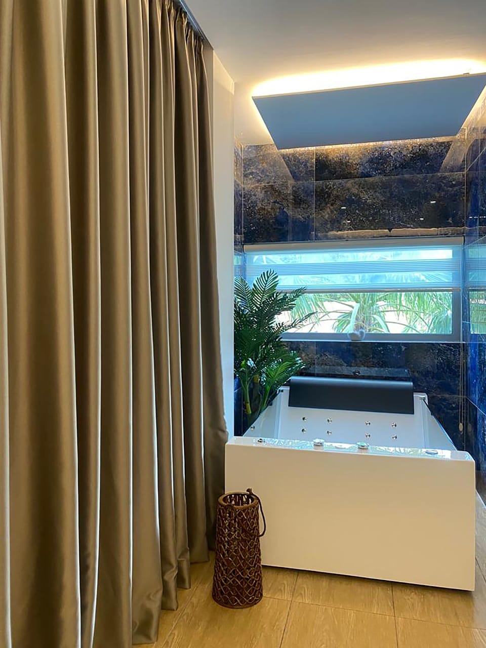 Double Room, Hot Tub | Iron/ironing board (on request), WiFi (free), bed sheets