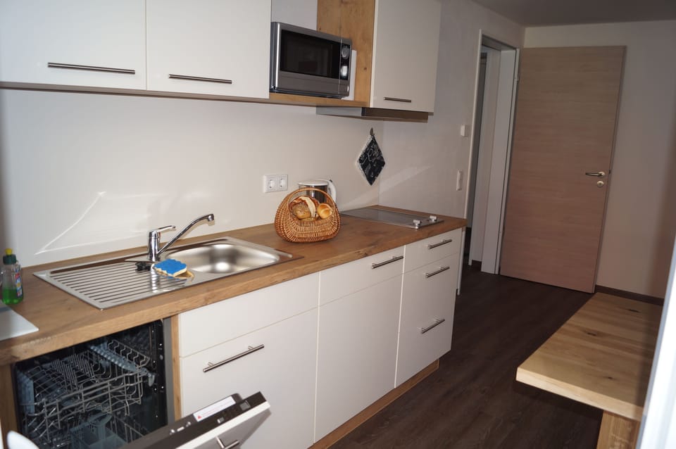 Apartment, Terrace, Courtyard Area (14) | Private kitchen