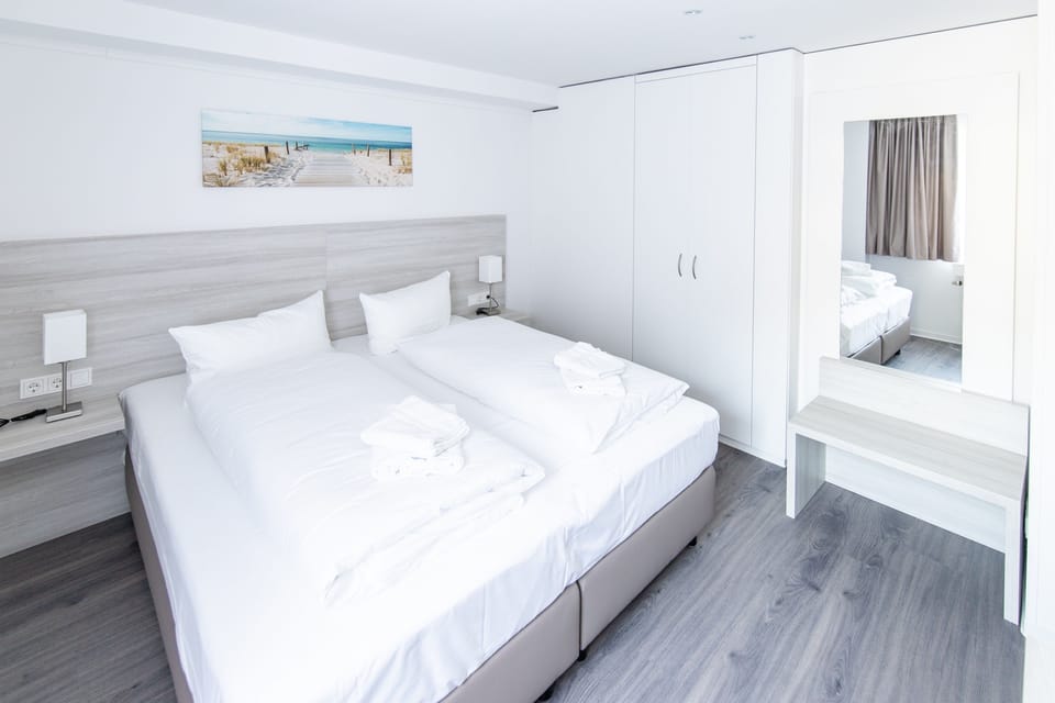 Premium bedding, desk, blackout drapes, free WiFi