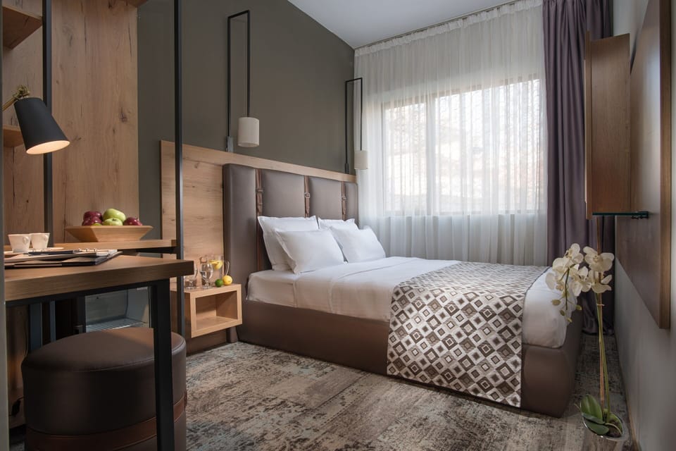Twin Room | Minibar, in-room safe, desk, blackout drapes