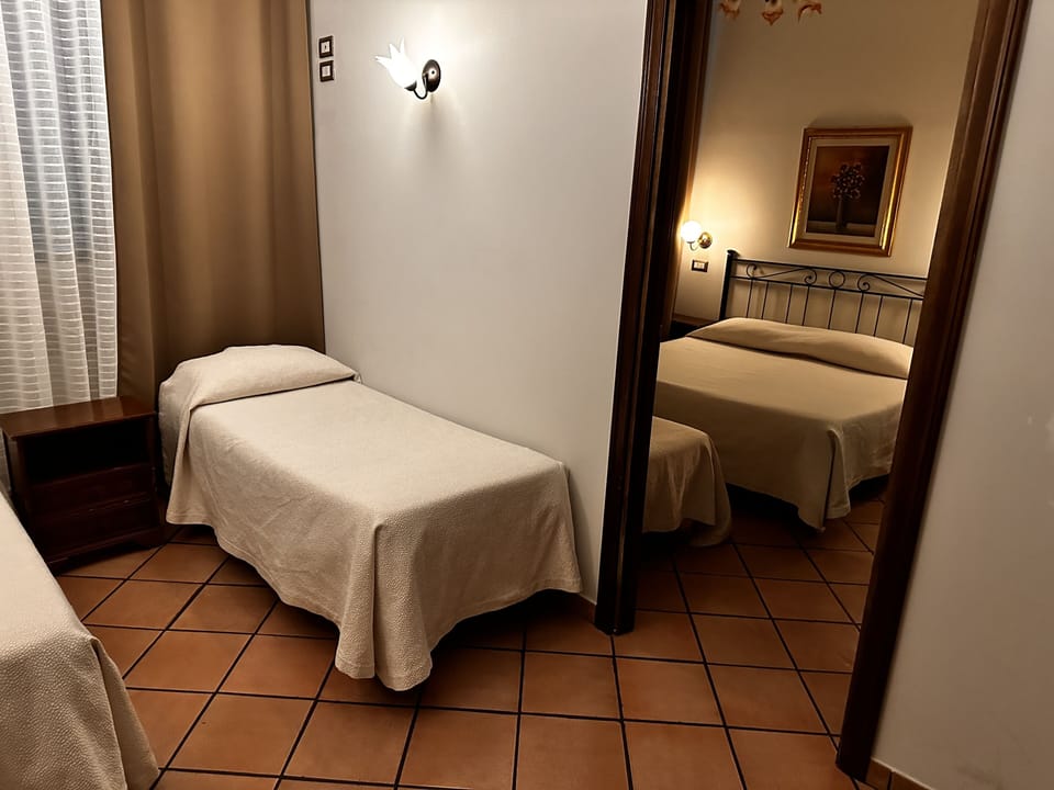 Family Room | In-room safe, desk, soundproofing, free WiFi