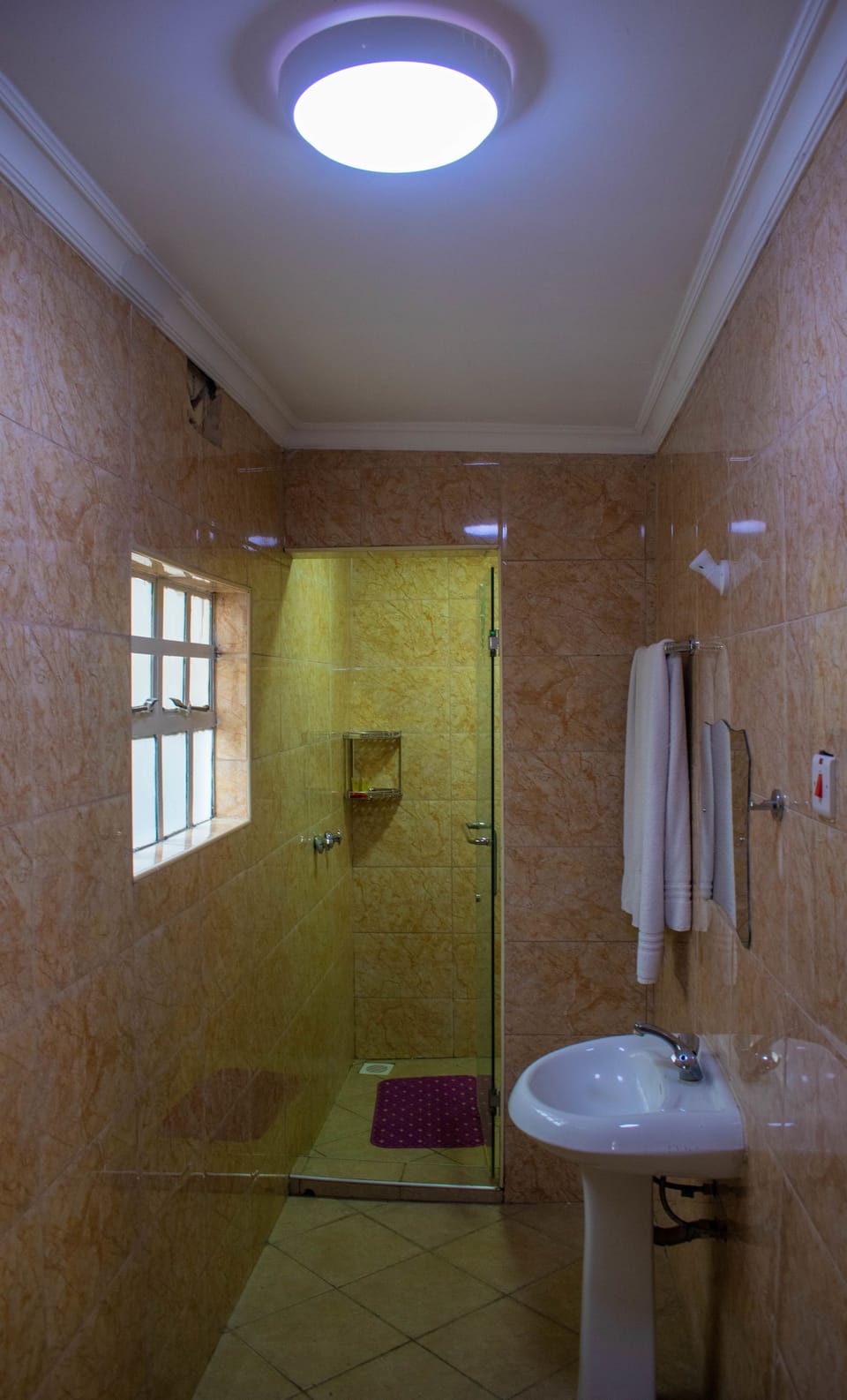 Shower, rainfall showerhead, free toiletries, slippers