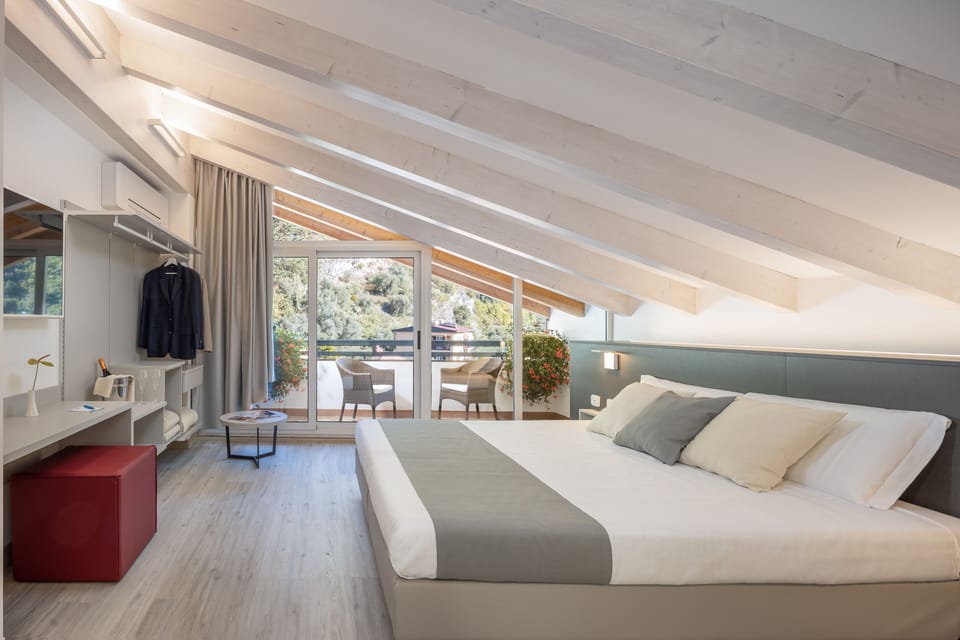 Deluxe Double Room, 1 Bedroom, Balcony | Minibar, in-room safe, individually furnished, desk