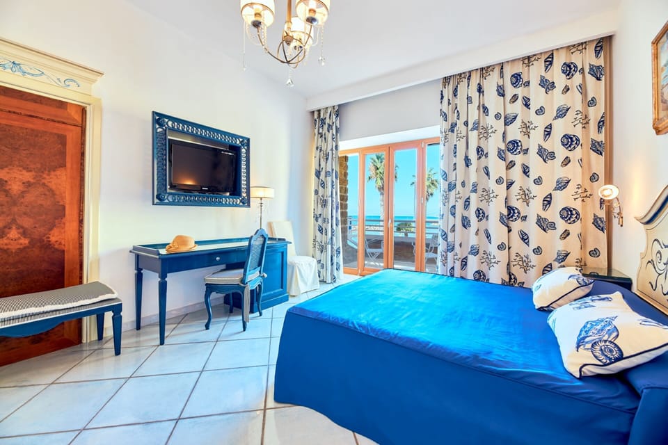 Deluxe Room, 1 Bedroom, Sea View | Minibar, in-room safe, individually decorated, individually furnished