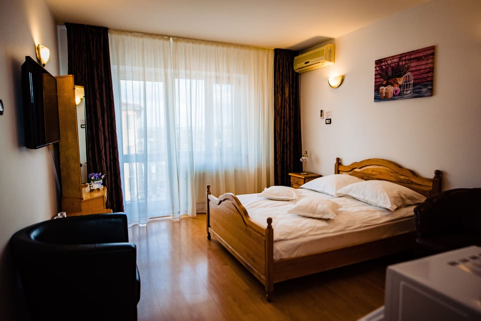 Superior Suite, Multiple Beds, Non Smoking | Soundproofing, free WiFi, bed sheets