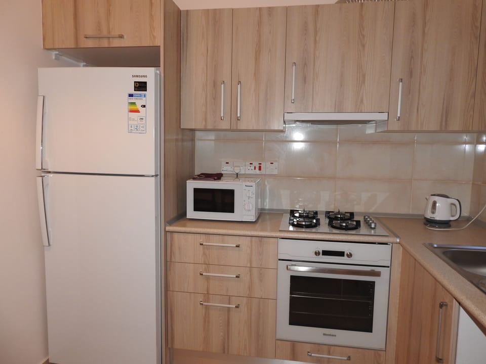 Deluxe Apartment, Sea View | Private kitchen | Full-size fridge, microwave, oven, stovetop