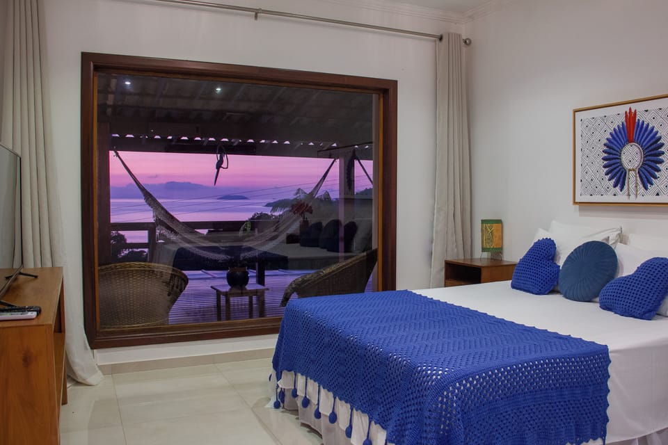 Classic Quadruple Room | Minibar, free WiFi, bed sheets