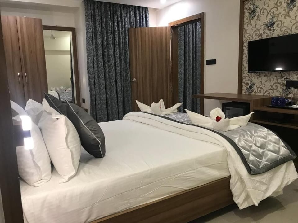 Rollaway beds, free WiFi, bed sheets