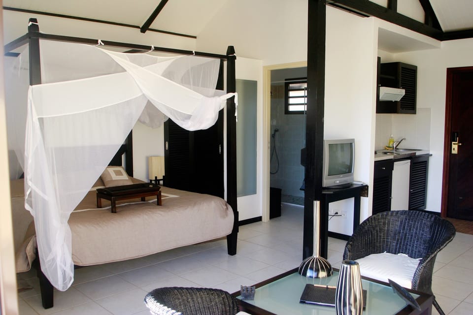 Deluxe Bungalow, 1 King Bed, Accessible, Mountain View | Premium bedding, in-room safe, desk, WiFi (free)