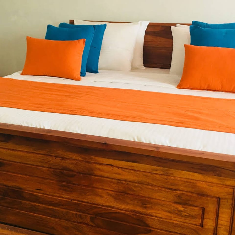 Desk, free WiFi, bed sheets