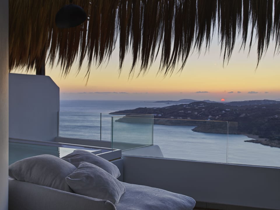 Honeymoon Suite, Non Smoking, Hot Tub | Premium bedding, pillowtop beds, minibar, in-room safe
