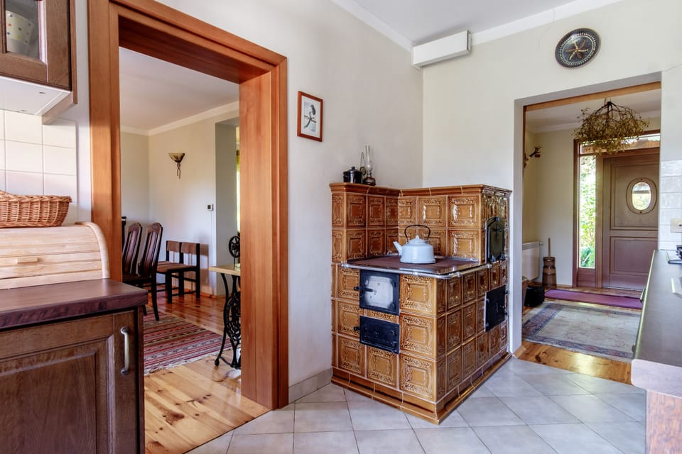 House, 4 Bedrooms | Living area | 25-inch TV with satellite channels, fireplace, DVD player