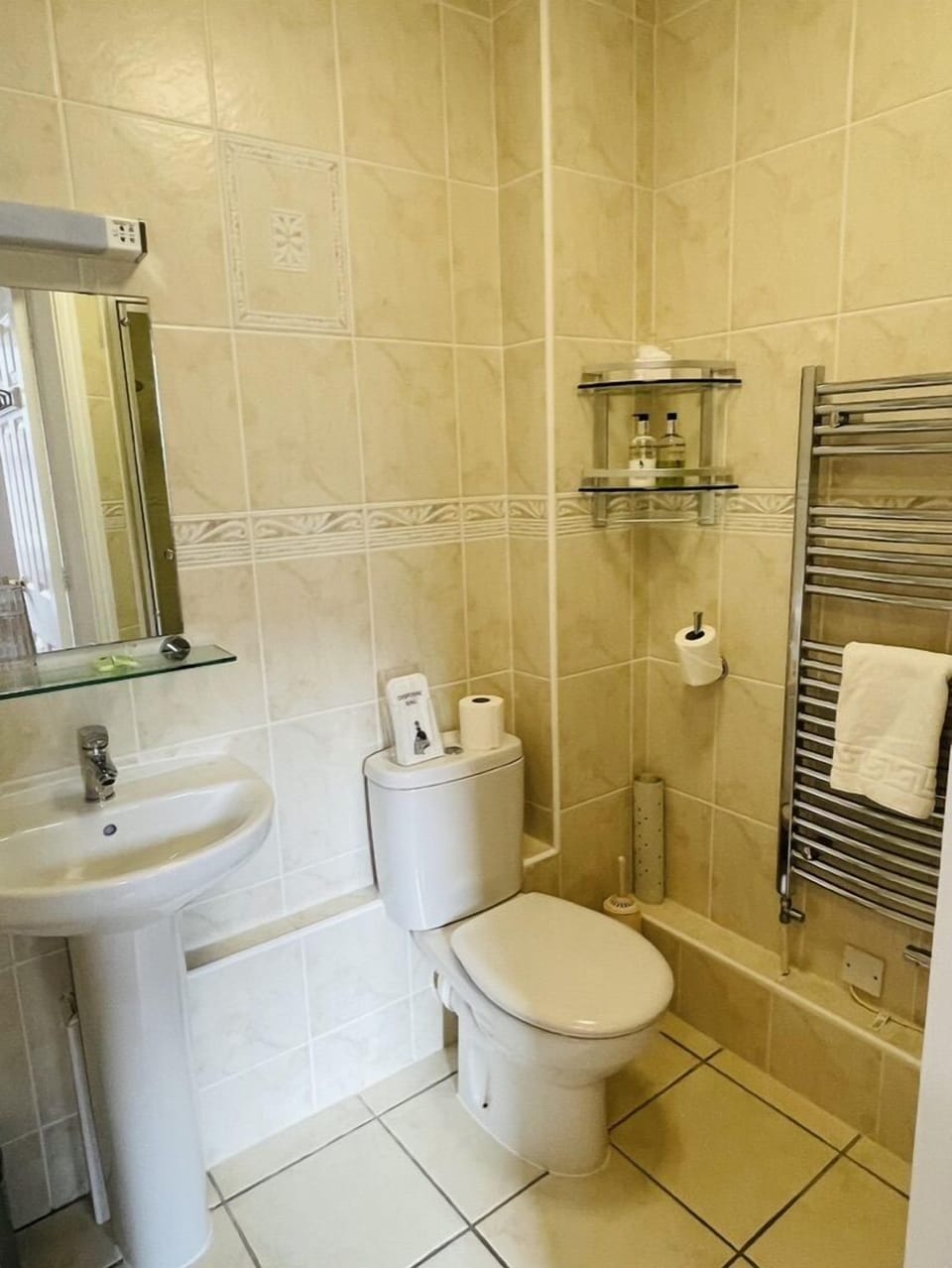 Deluxe Twin Room, 2 Twin Beds, Non Smoking, Mountain View | Soundproofing, iron/ironing board, free WiFi, bed sheets