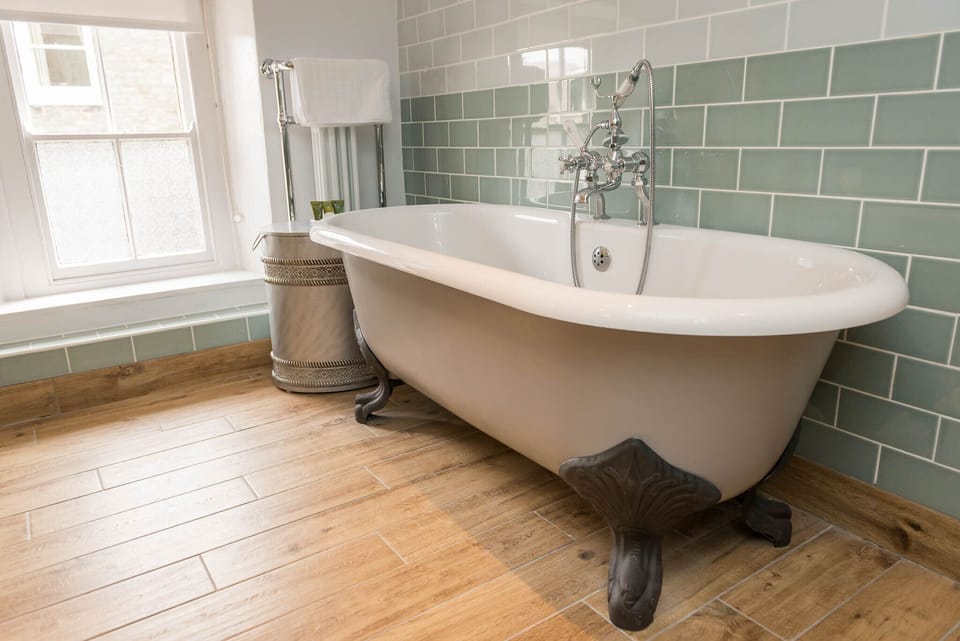 Suite, Mountain View (The Horse & Farrier) | Bathroom | Towels, soap, shampoo, toilet paper